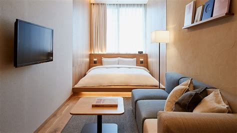 Les photos du premier hôtel Muji à Tokyo | การตกแต่งภายในโรงแรม, ห้อง ...