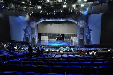 Inside the "Michael Jackson ONE Theatre" | Michael jackson one, Michael ...