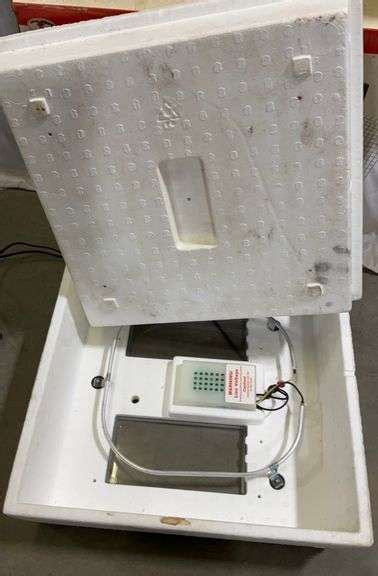 Little Giant Still Air Incubator (has power when plugged in) - Sherwood Auctions