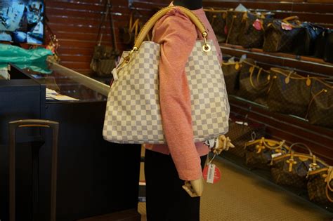 LOUIS VUITTON Damier Azur Artsy MM White Shoulder Bag