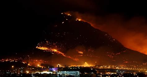 Today Table Mountain Fire - Evacuations As Fire Rages On Table Mountain Cape Town Sapeople ...