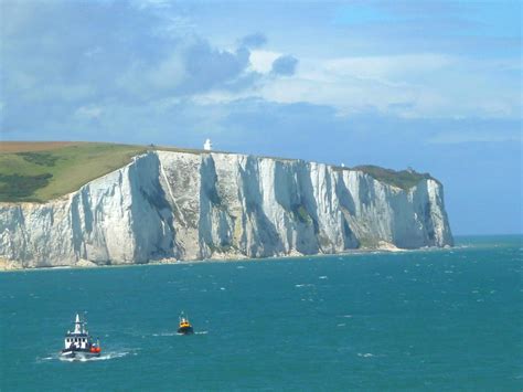 White-cliffs-of-dover-view-from-the-sea – ProRome Tours