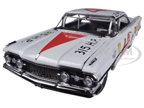 1959 OLDSMOBILE “88” #42 LEE PETTY 1959 DAYTONA 500 WINNER 1/18 SUNSTAR ...