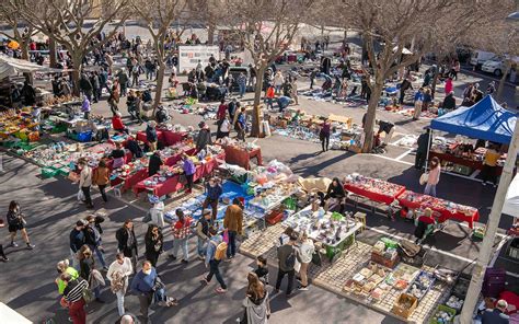 Local’s Guide to Feira da Ladra, Lisbon’s Famous Flea Market - Olá Daniela