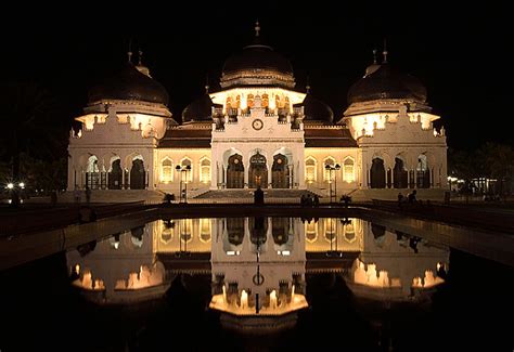 Masjid Raya Baiturrahman | Night view of Baiturrahman Mosque… | Flickr