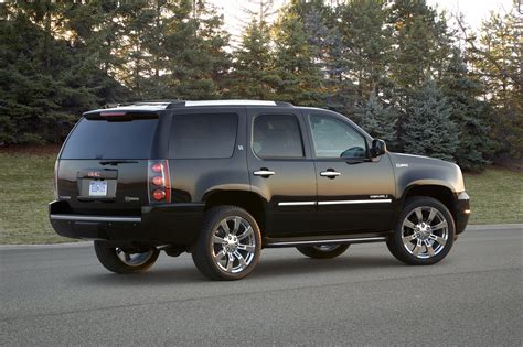 GMC Yukon Denali Hybrid (2011) - picture 7 of 8