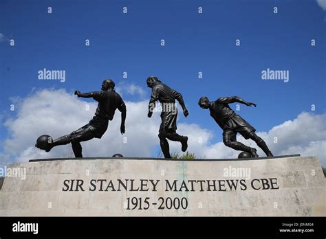 Sir stanley matthews statue hi-res stock photography and images - Alamy