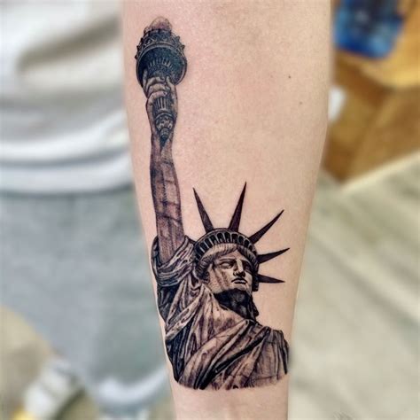 Instagram @Nyckitattoo | Statue of liberty tattoo, Small tattoos for ...