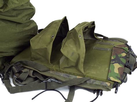 British Army - Woodland DPM 30 litre - Bergen rucksack - radio back pa - Forces Uniform and Kit