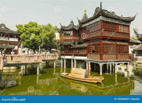 Classic Chinese Architecture in Yu Garden in Shanghai, China Editorial ...