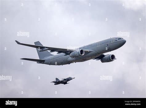 Gripen and RAF Voyager KC3 demonstation for Skytanker Refuelling Theme at the Royal ...