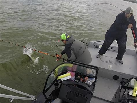 Catching Big Catfish On Fox Sports Outdoors (Lake Texoma Catfish)