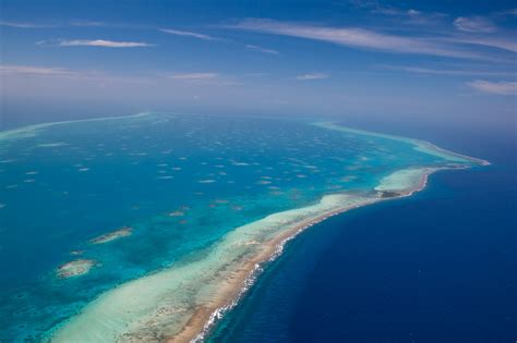 GREAT BLUE HOLE & BARRIER REEF | Helicopter Tours Belize