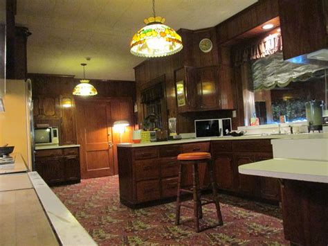 Kitchen Graceland in its remodeled condition, 70's | Elvis presley ...