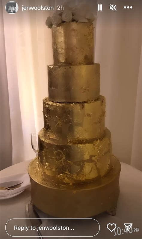 Golden Bachelor Gerry Turner's Wedding Cake Was Covered in Gold Leaf