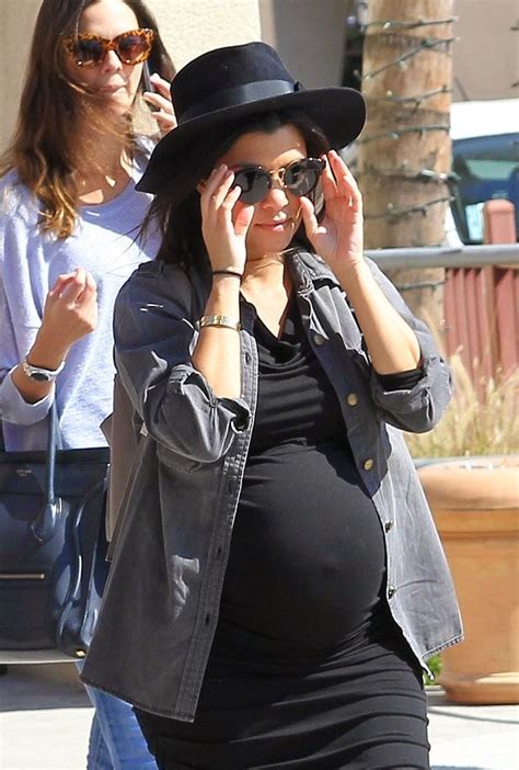 Kourtney Kardashian Flaunting Baby Bump | Fashion Blog by Apparel Search