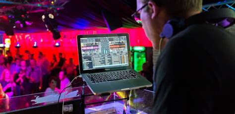 How to Become a Dj Using a Laptop - Beginners Guide To Being A DJ