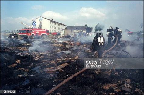 Air France Concorde jet crashes near Paris in Gonesse, France on July ...