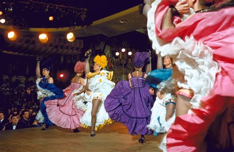 Moulin Rouge: Vintage Color Photos of a Legendary Cabaret's Dancers ...