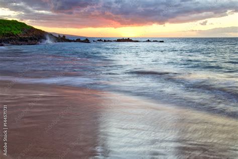 Beautiful and deep sunset at Wailea Beach in Wailea Maui Hawaii Stock ...