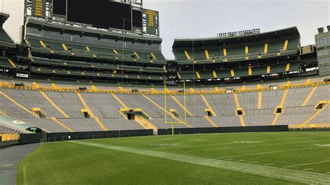 Lambeau Field offering fans brief bowl tours