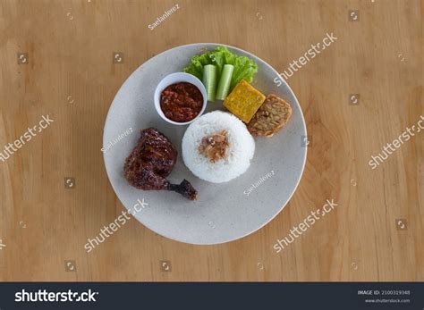 Pecel Ayam Ayam Penyet Traditional Indonesian Stock Photo 2100319348 ...