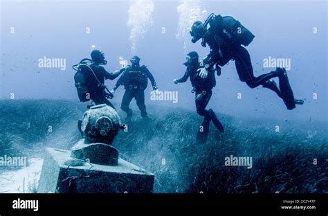 Scuba diving, diving, shipwreck Stock Photo - Alamy