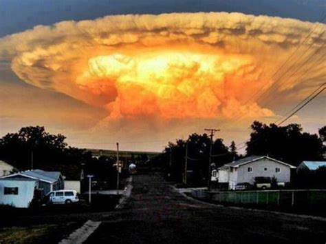 Believe it or not this is not a nuclear explosion, but a natural cloud formation caught by the ...