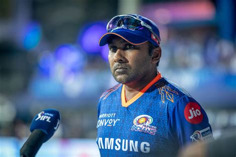 Mahela Jayawardene speaks to the official broadcaster | ESPNcricinfo.com