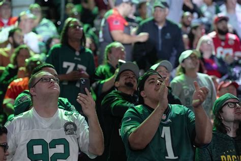 Which team will have more fans at the Super Bowl: Eagles or Chiefs ...