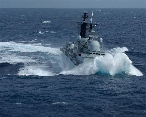 Royal Navy Type 42 destroyer HMS Nottingham (D91) buries her bow. : r/ImagesOfEngland