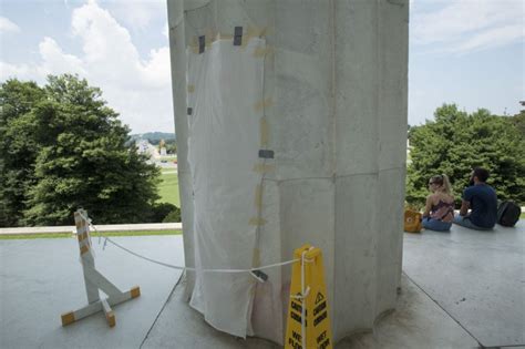 Lincoln Memorial vandalized with red graffiti - UPI.com