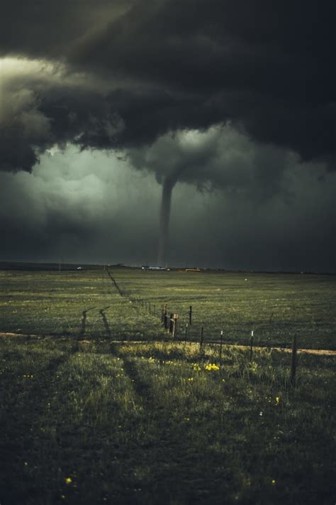 Signs of a Tornado Coming: 6 Warning Signals That Show Forming Weather ...