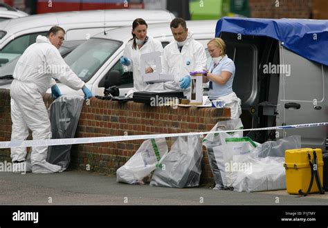 Scene of Crime Officers gather evidence in the street after a fatal shooting Stock Photo - Alamy