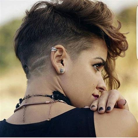 30 Trendy Short Hairstyles for Thick Hair - Page 2 of 4 - PoP Haircuts