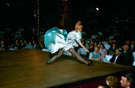 Moulin Rouge: Vintage Color Photos of a Legendary Cabaret's Dancers ...