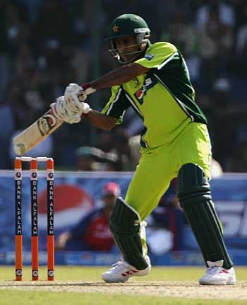 Abdul Razzaq clubbed 51 off 22 balls | ESPNcricinfo.com