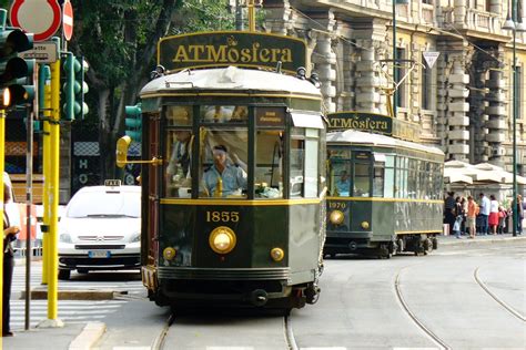 How to dine in the retro tram in Milan