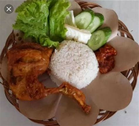 Jual paket box nasi pecel ayam. di lapak ziyzashop hariaulia