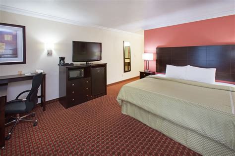 AmericInn by Wyndham Johnston Des Moines | Johnston, IA Hotels