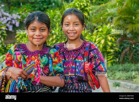 Guatemala girls in traditional clothing hi-res stock photography and ...