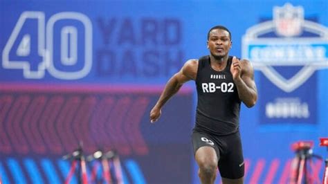 Jahmyr Gibbs runs blazing 40-yard dash time at the NFL Combine | Flipboard