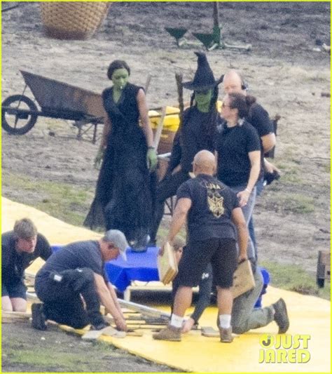 'Wicked' Set Photos Show Cynthia Erivo & Her Stunt Double Flying as Elphaba!: Photo 4928820 ...