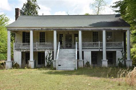 17 Staggering Photos Of Red Doe, An Abandoned Plantation In South Carolina