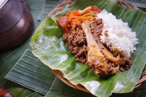 Nasi Gudeg Ayam Paha Bawah Ceker - Gudeg Yu Djum Pusat