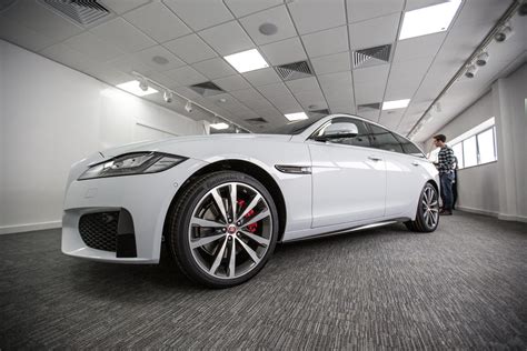 Jaguar XF Sportbrake hauls more, looks great - CNET