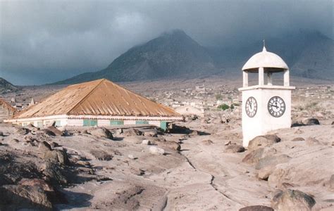 Montserrat after a volcanic eruption, 1997 : r/pics