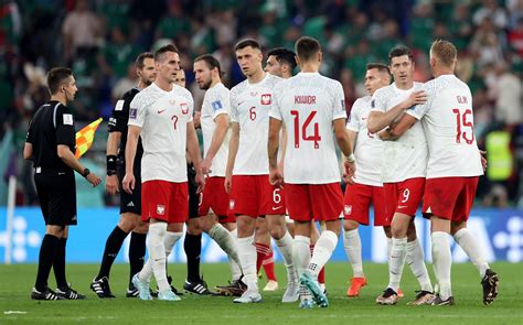 Lewandowski misses penalty as Poland draw 0-0 with Mexico at World Cup | Reuters