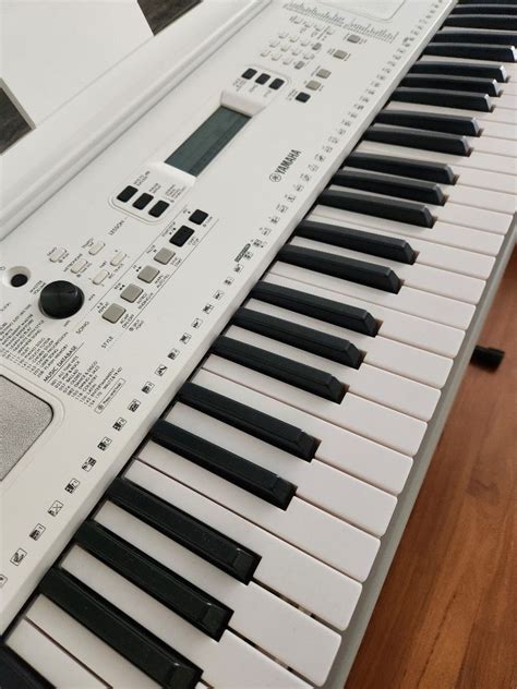 Yamaha EZ-300 Keyboard White, Hobbies & Toys, Music & Media, Musical ...