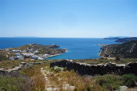 Hiking on wonderful routes - Sifnos Wizard